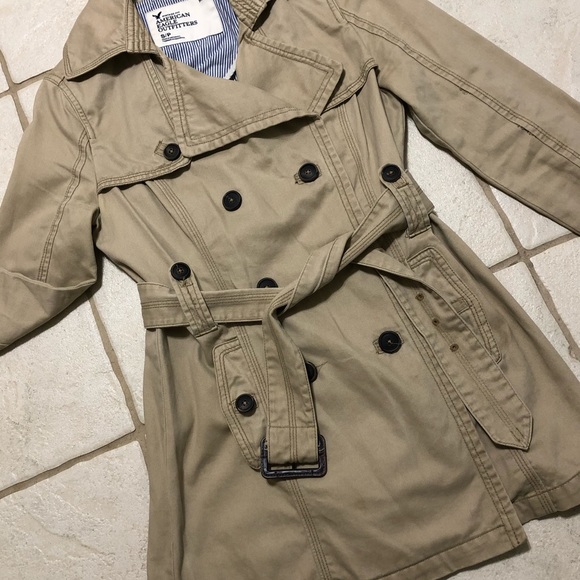 Trench Coat 🧥 - Picture 2 of 5